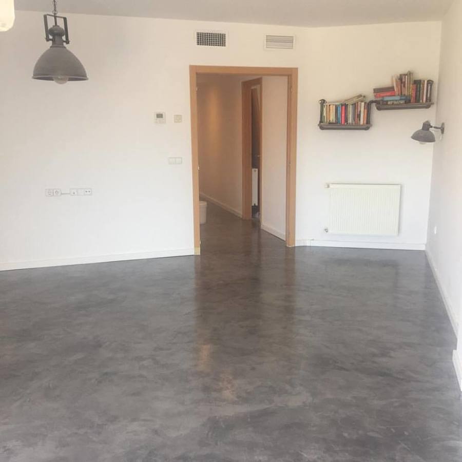 Suelo en vivienda estilo industrial Alcoy