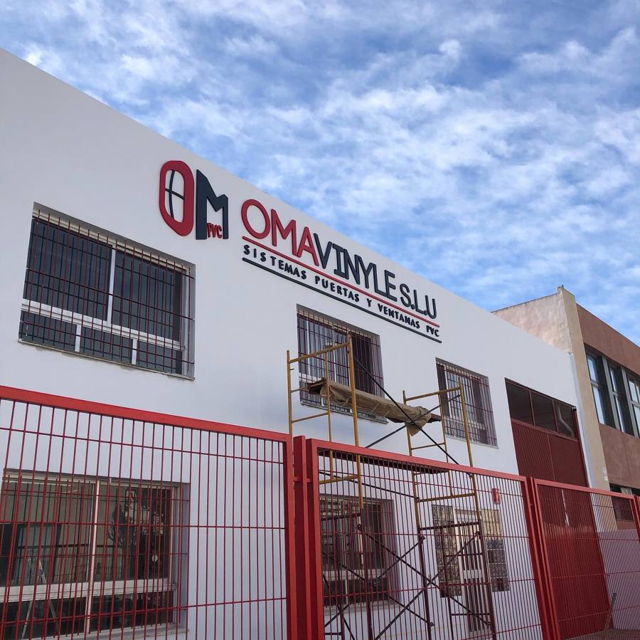 Rotulación nave comercial