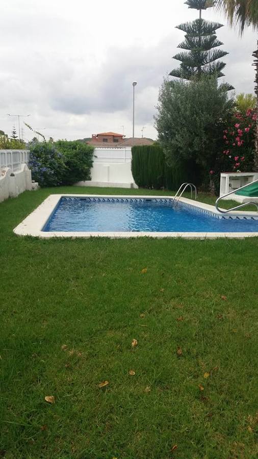 Embellecimiento de césped ( Roda de  Bará) Tarragona