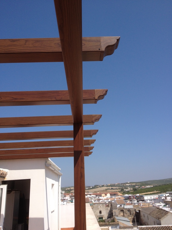 PÉRGOLA ALUMINIO NOGAL