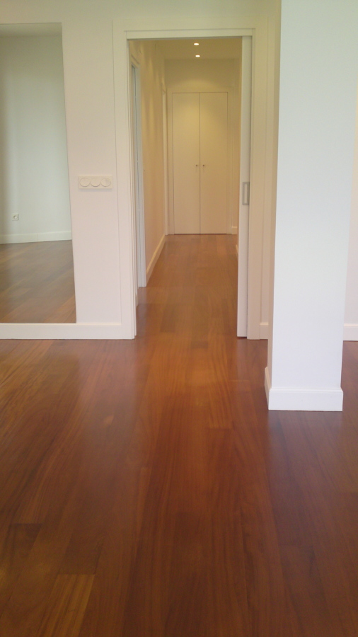 acuchillado , aceite iroko, lacado zocalos , pintado eco paredes