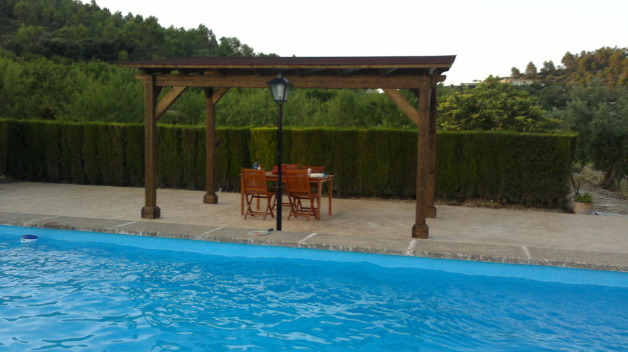 pergola cenador en piscina