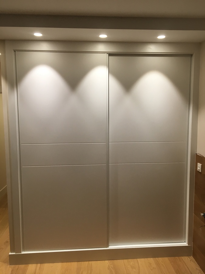 Armario corredero lacado