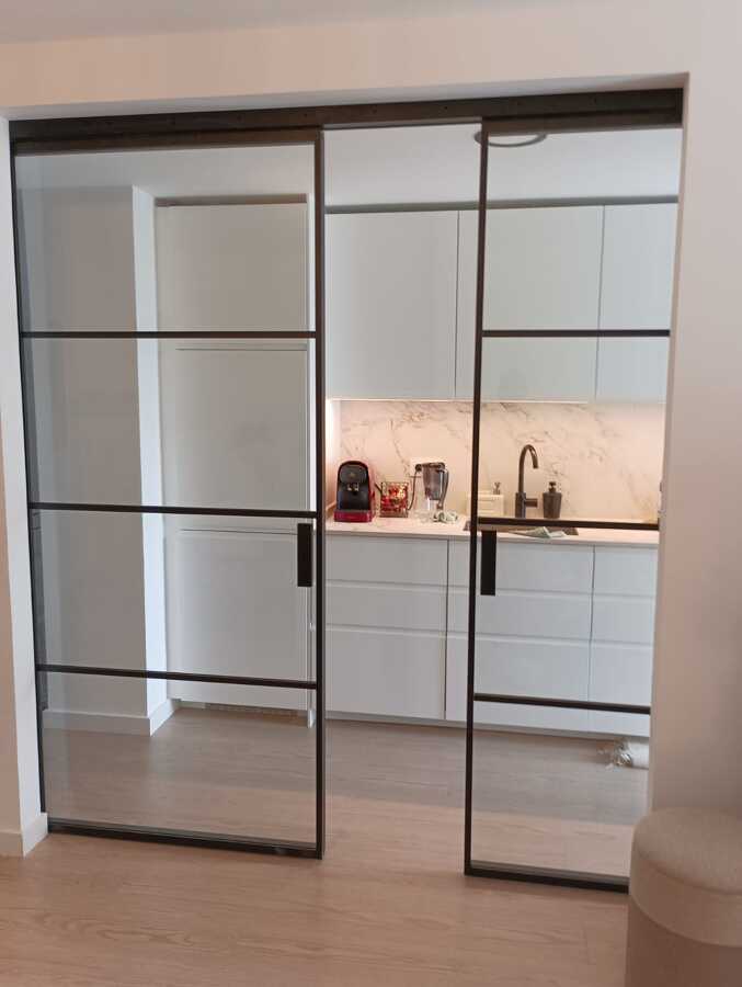 PUERTA CORREDERA DE VIDRIO