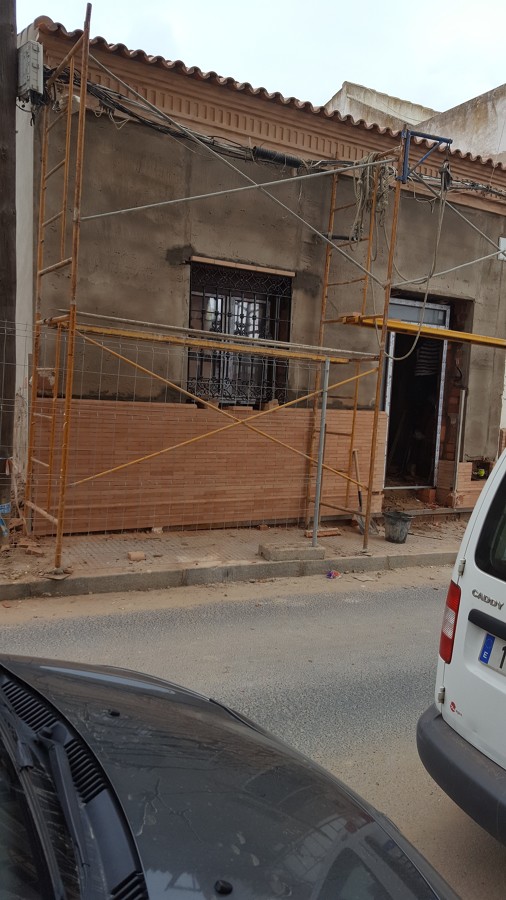 Cornisa y zócalo de ladrillos Malpesa