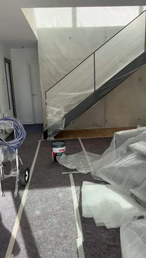 Proceso de pintura trabajo con materiales de primera calidad