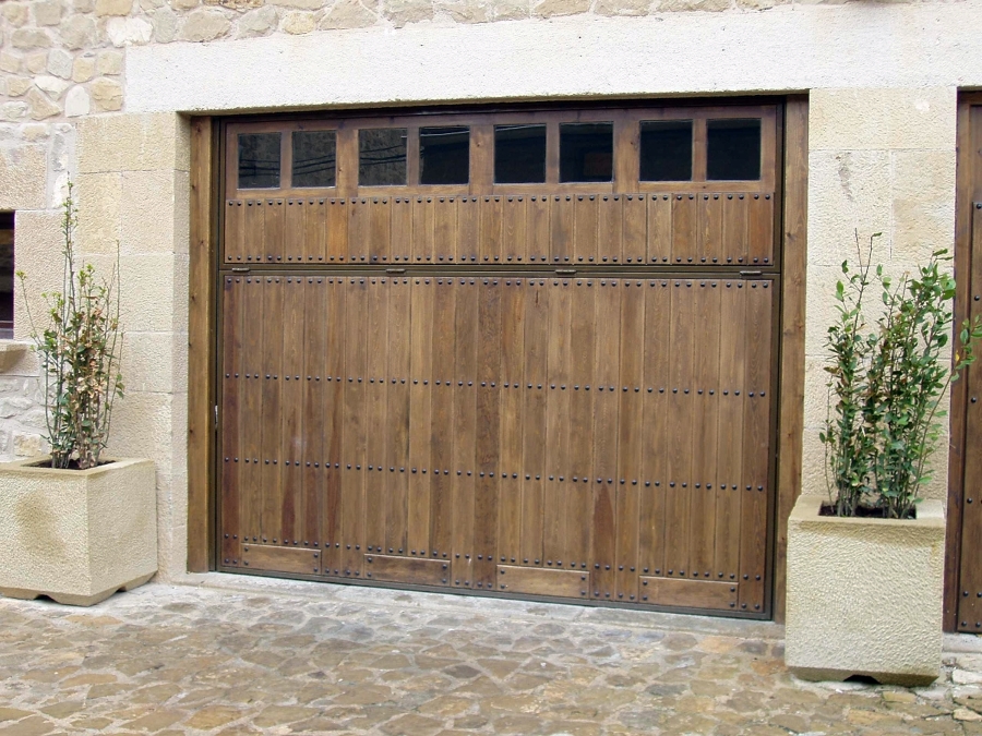 16- Puerta acceso garaje