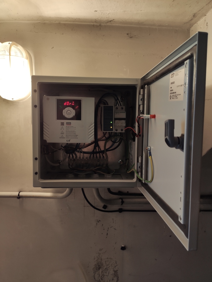 CUADRO BOMBEO GRUPO DE PRESION EDIFICIO VIVIENDAS CON VARIADOR DE FRECUENCIA