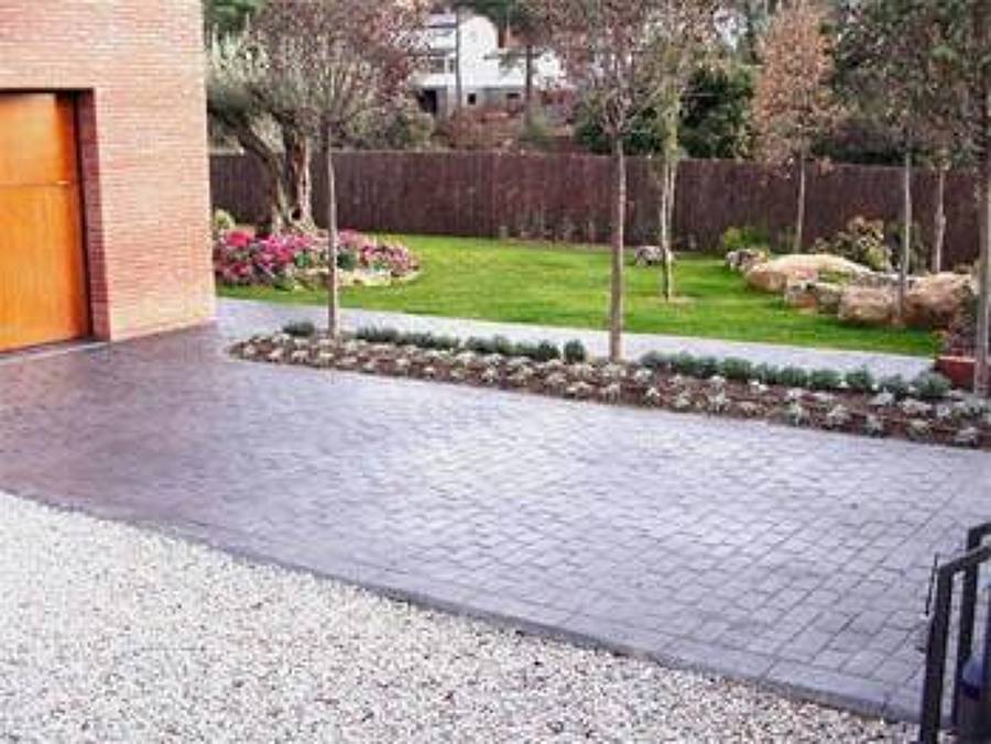 JARDIN ENTRADA GARAGE