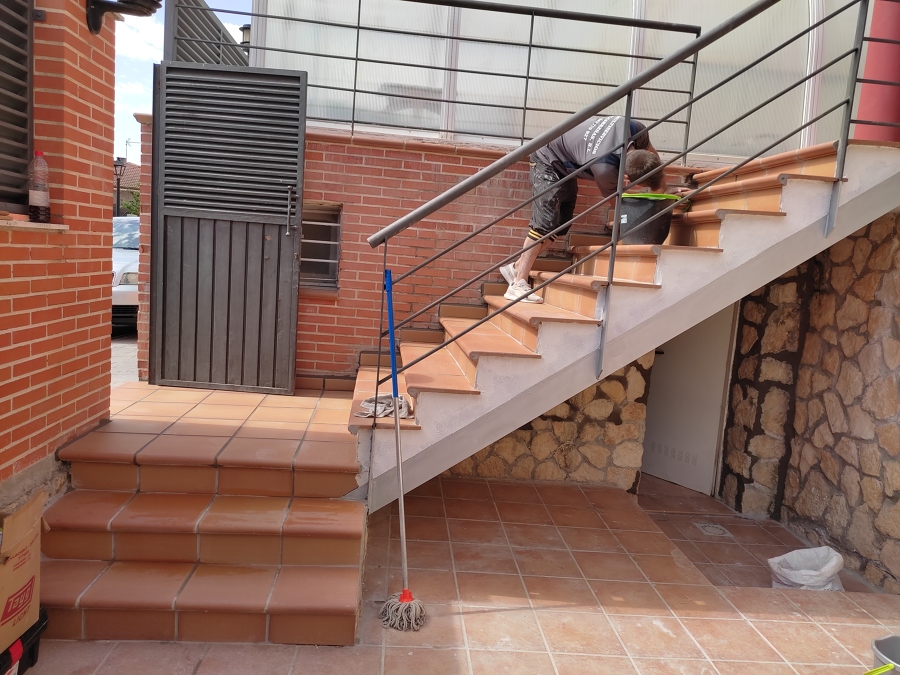 REABILITACION DE ESCALERA EXTERIOR