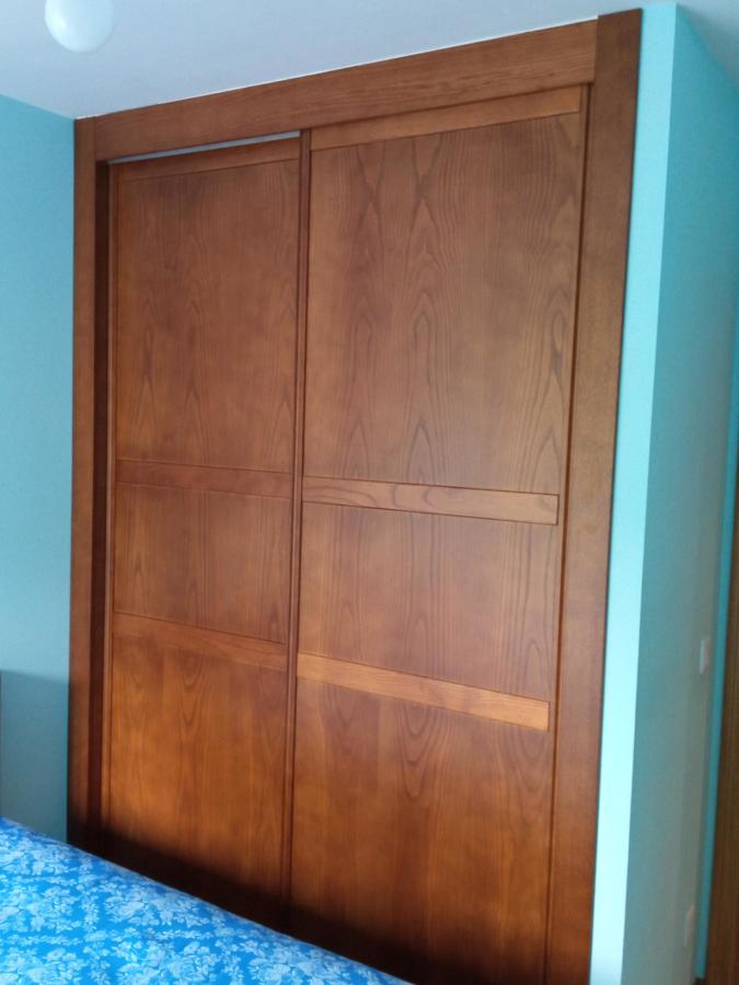 ARMARIO 2 PUERTAS CORREDERAS EN CASTAÑO