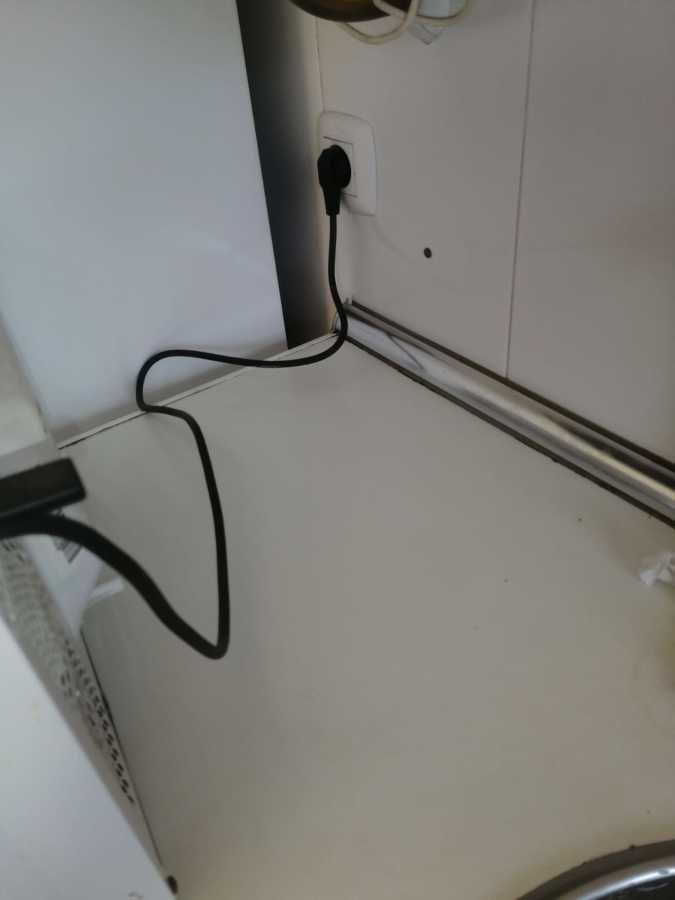 Parte de abajo de un MICROONDAS