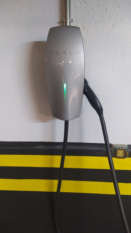 Tesla Wall Connector