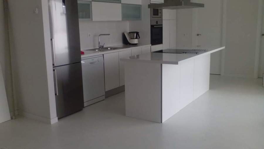 MICROCEMENTO BLANCO EN PAVIMENTO RADIANTE