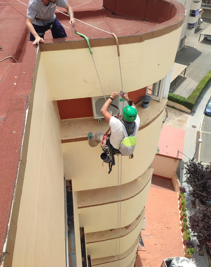 Instalació unitat exterior (treballs verticals)