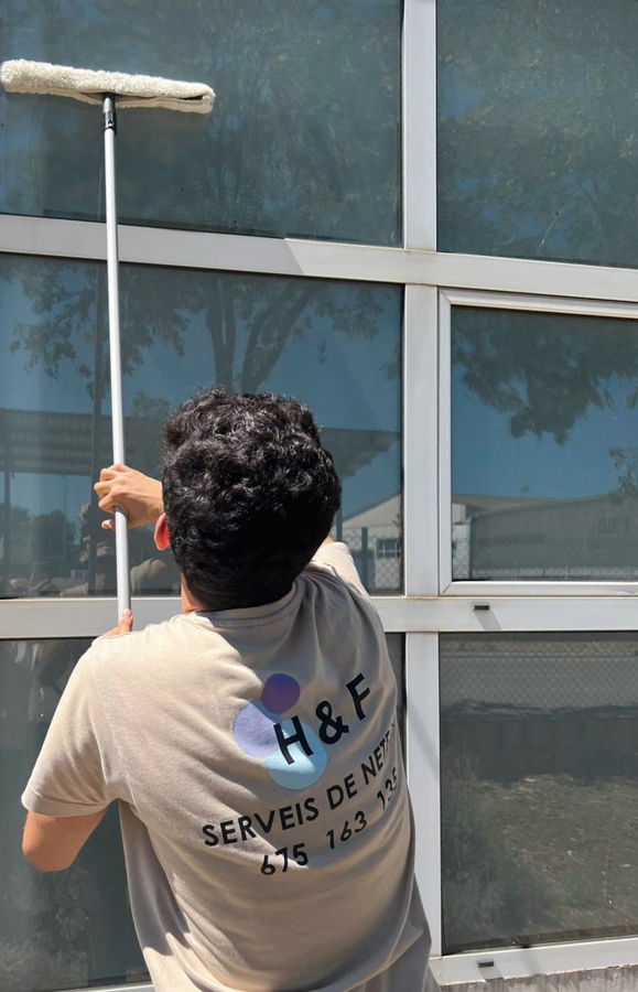 Neteja de vidres en oficines