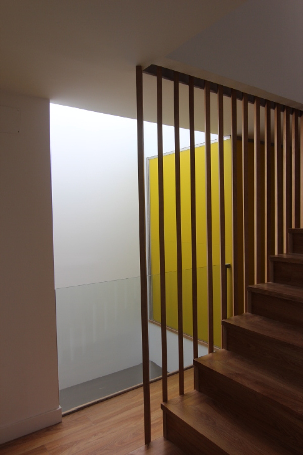 Baño pared vidrio amarillo Sevilla