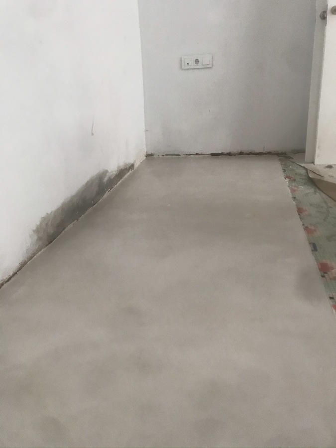 Combinación suelo hidráulico y Microcemento