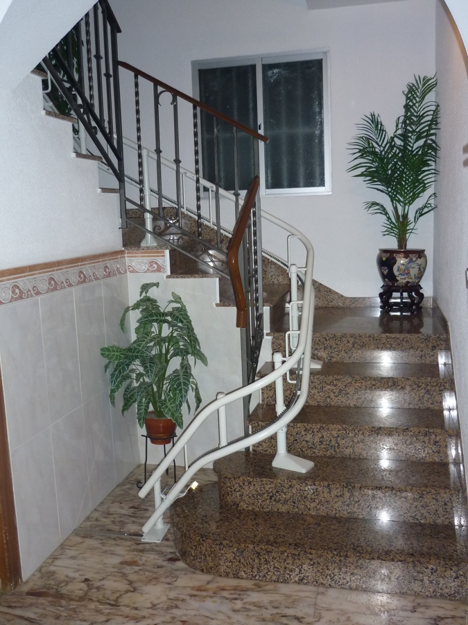 Silla montaescaleras , tramo curvo