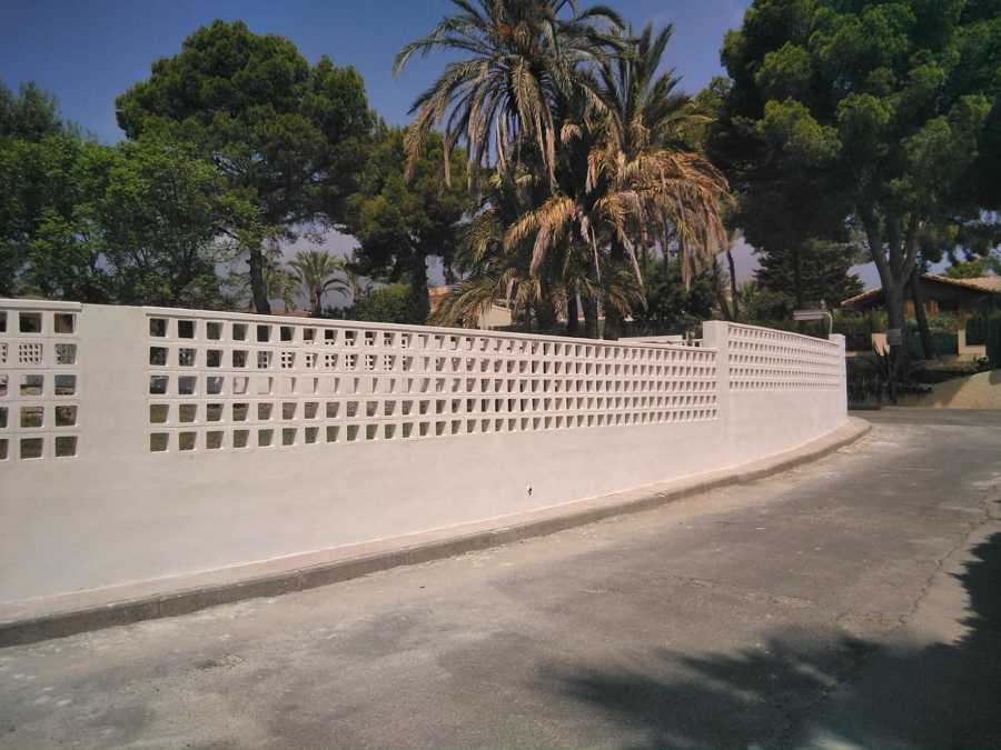 Cerramiento de chalet independiente en La Nucía.