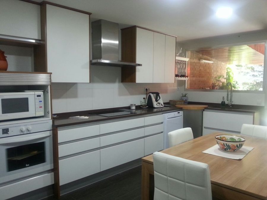 DETALLE DE LOS MUEBLES DE LA COCINA