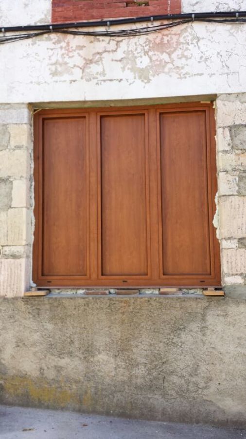 FOTO VENTANA CON CONTRAVENTANA EXTERIOR