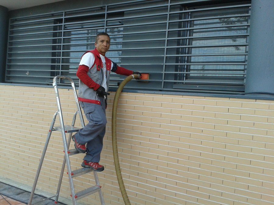 Aislamiento de fachada y eliminación de puentes térmicos en chalet en Boadilla del Monte
