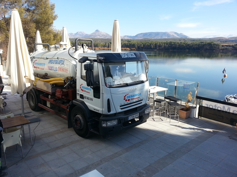 EQUIPO PARA VACIADO DE FOSAS SÉPTICAS Y  DESATASCO DE SANEAMIENTOS