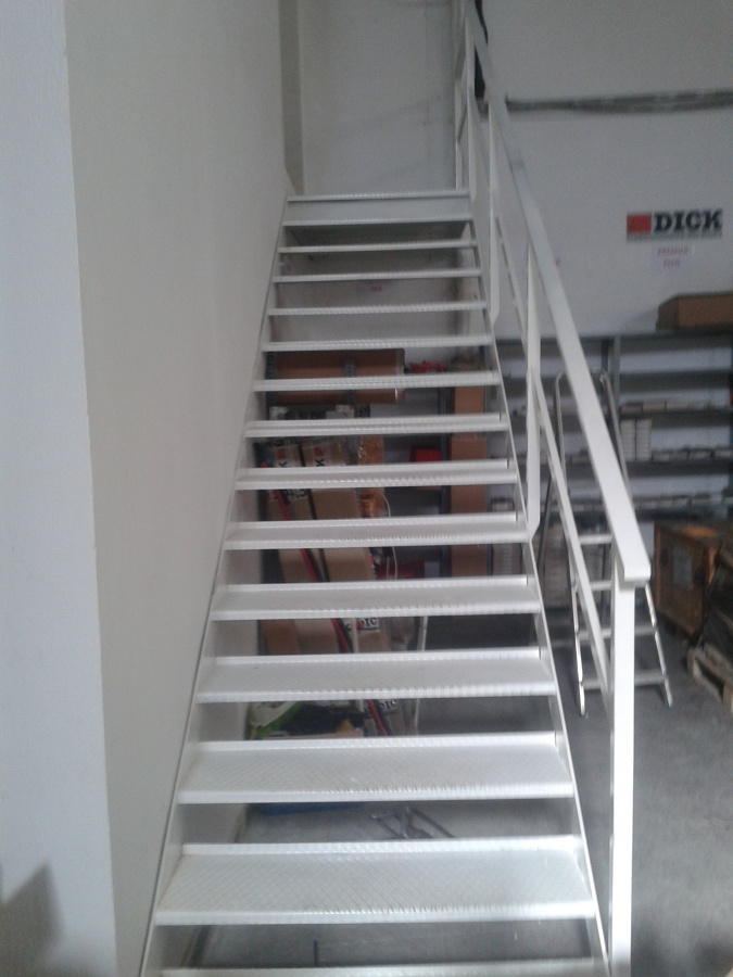 escalera en nave