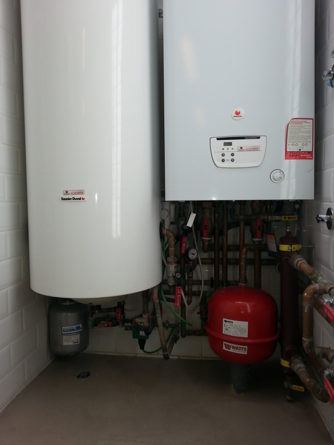 Caldera con acumulador y vaso de expansión