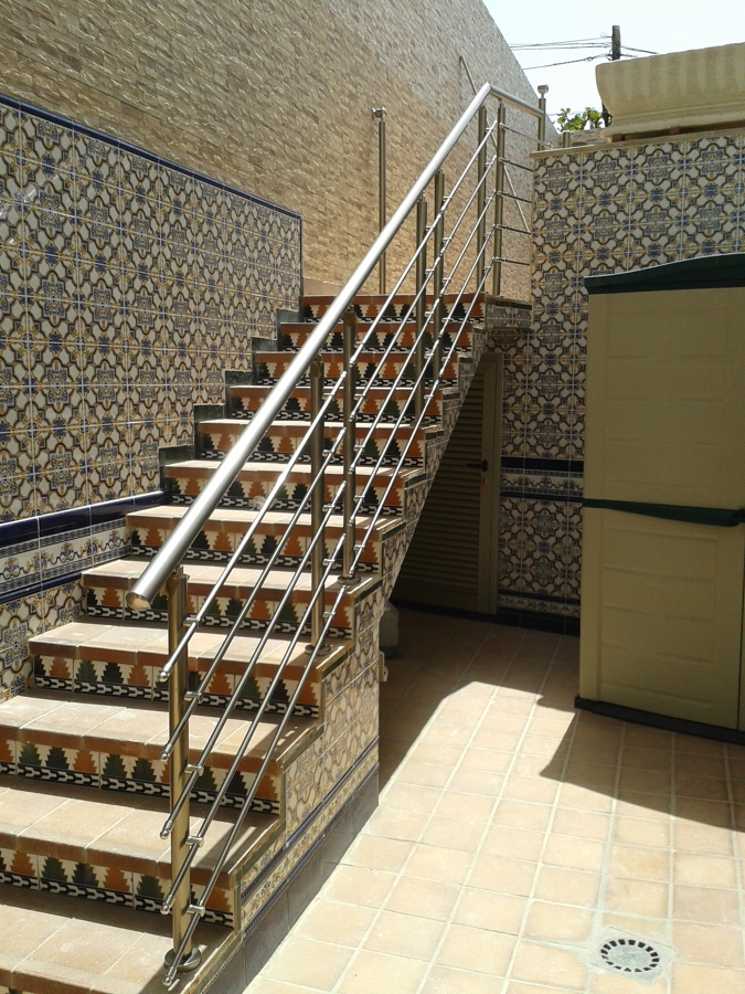 pasamanos de escalera totalmente de aluminio en color inox