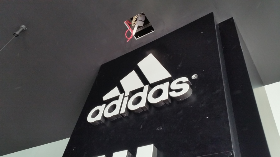 fachada, letrero en metacrilato con luz led tenerife