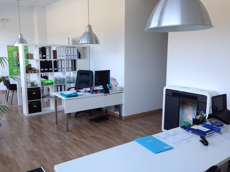 Instalación de estufa de pellets en nuestras oficinas de Pamplona