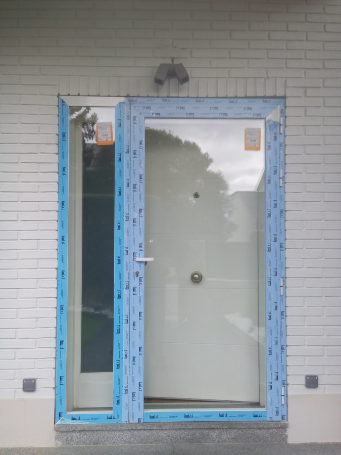 CONTRAPUERTA DE ENTRADA