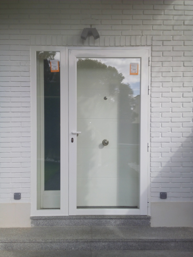 CONTRAPUERTA DE ENTRADA