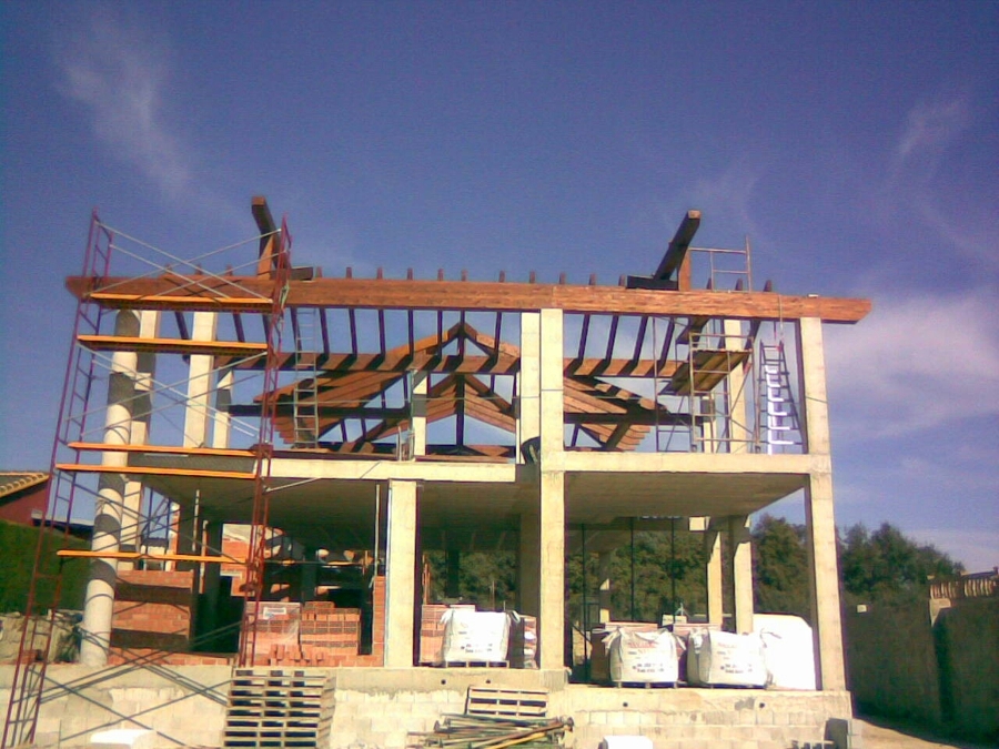 cubierta de madera en construccion