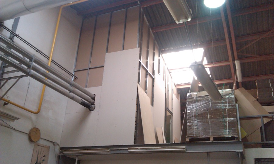 Cerramiento en nave industrial