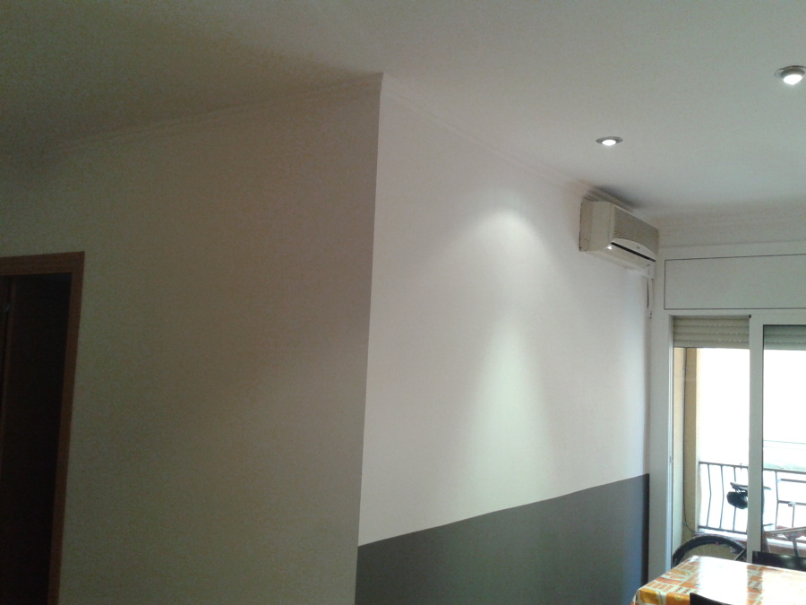 Reparación y pintura en dos tonos de paredes