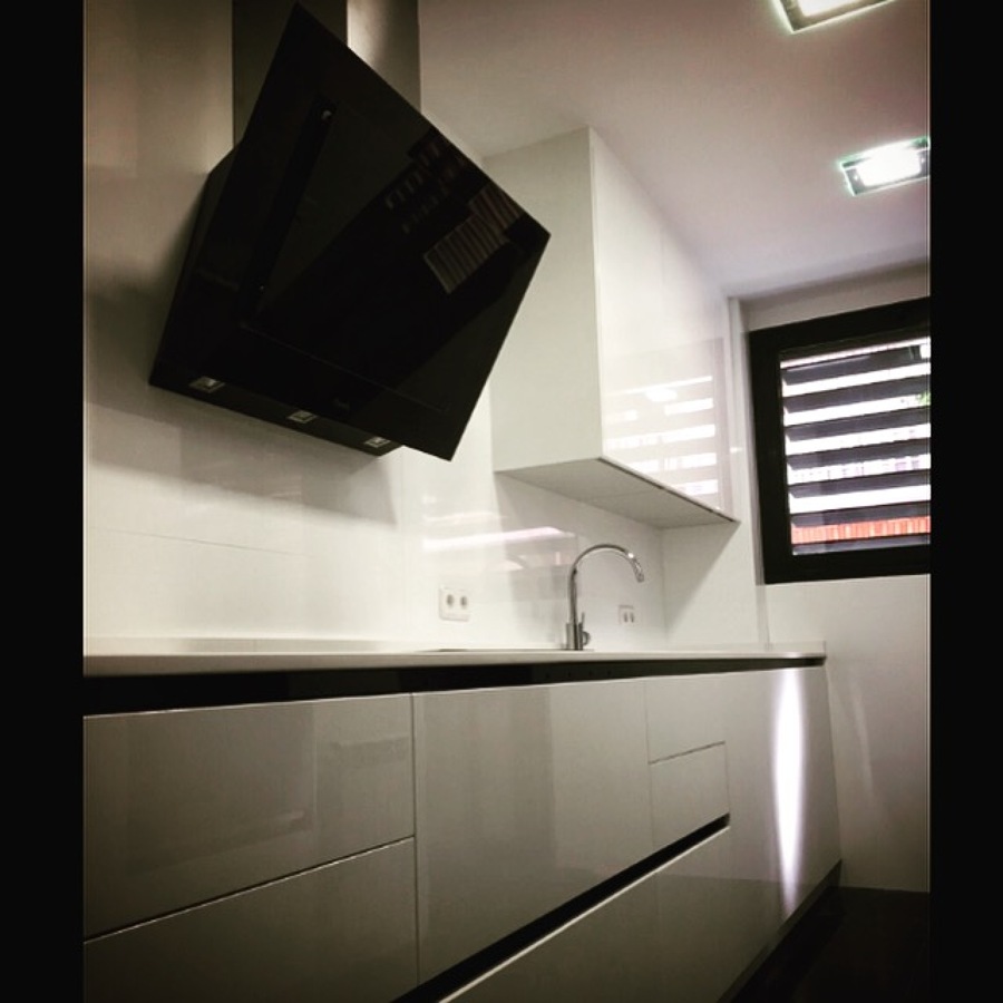 Cocina lacada con Gola negra