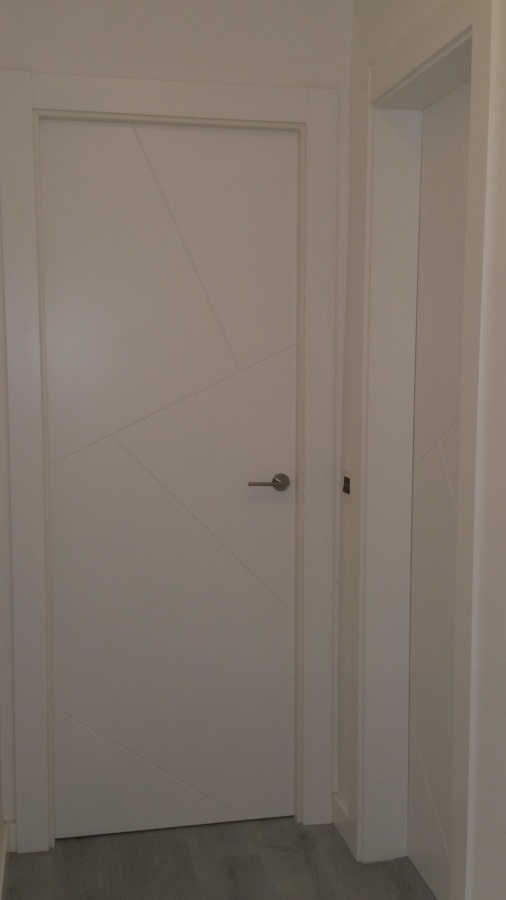 PUERTA ABATIBLE LACADA BLANCA CIEGA