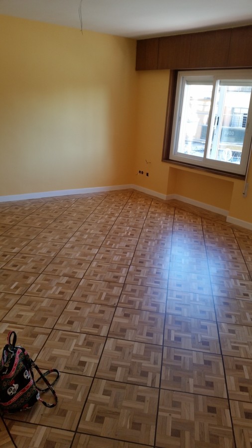 barnizar parquet