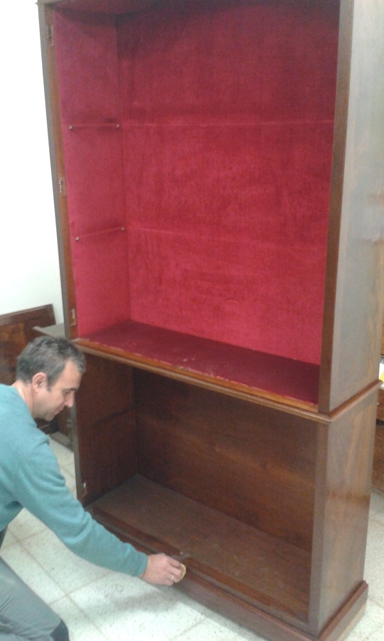 Vitrina barniz a muñeca