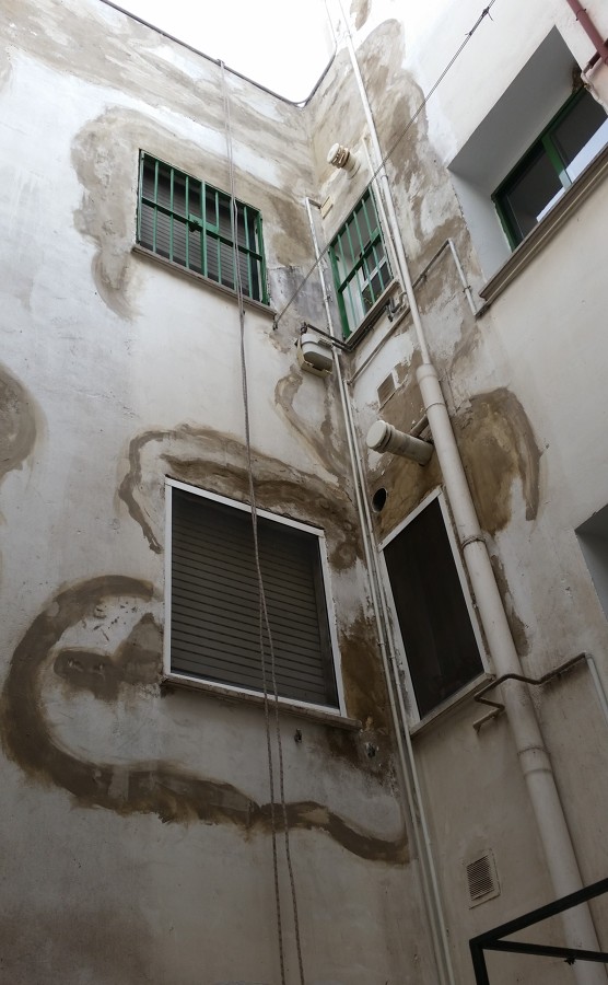 Reparación y pintura de patio interior