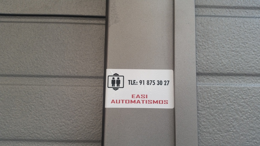 Puerta seccional vivienda particular