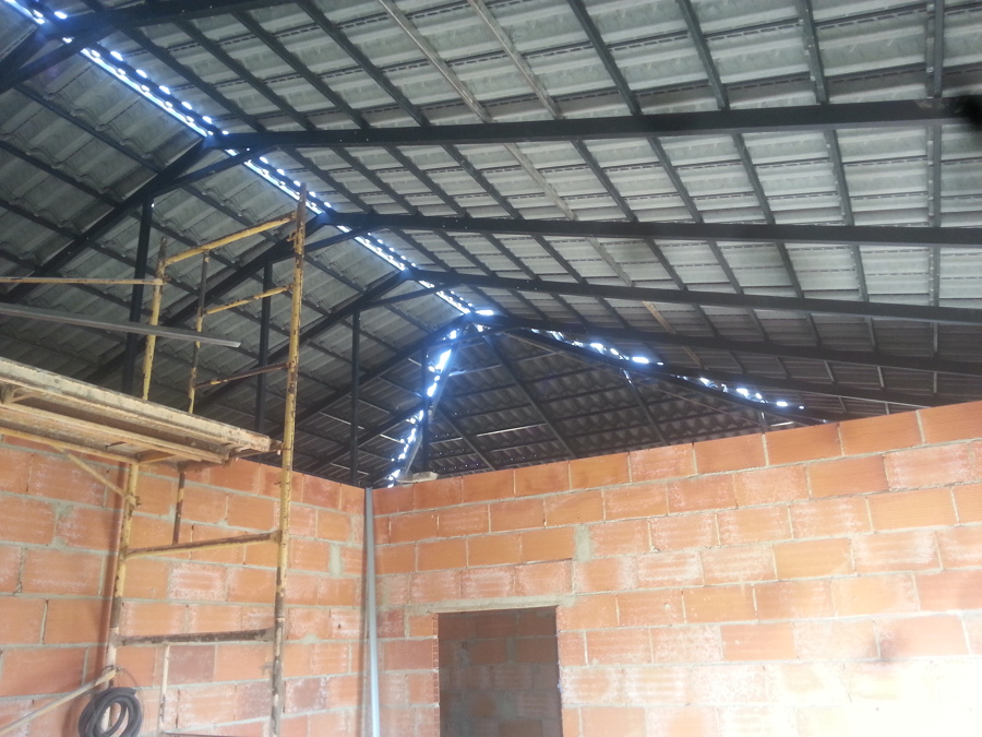 Tejado chalet de estructura metálica a 4 aguas