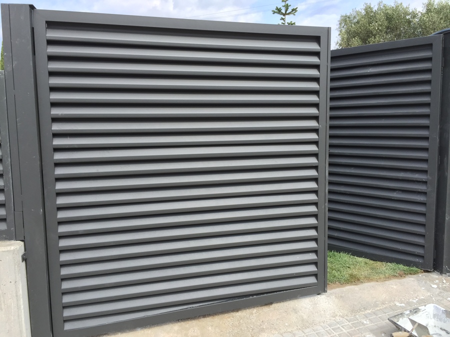 PUERTA EN LAMAS HIERRO VENECIANA