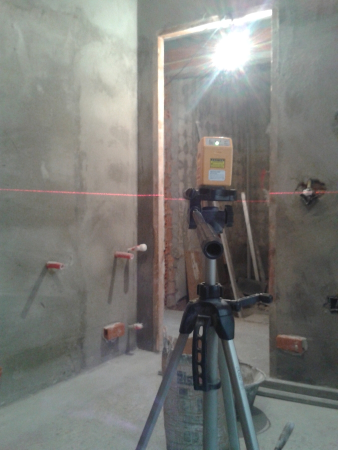 Nivelación Laser para Correcta Colocación del Azulejo en Cocinas y Baños.