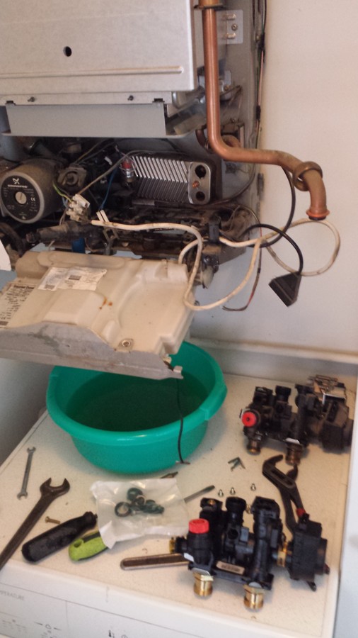 Sustitucion de valvula de tres vias , caldera saunir duval, themaclassic