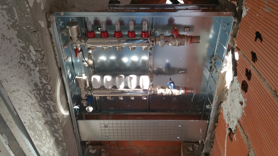 Detalle colector suelo radiante