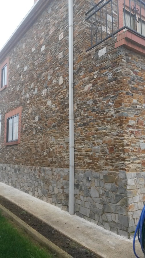 Fachada de vivienda unifamiliar